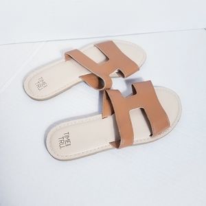 TIME AND TRU BASIC SANDAL TAN AND BROWN SIZE 7